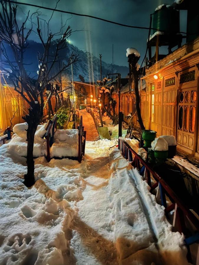 Chicago Group Of Houseboats Otel Srīnagar Dış mekan fotoğraf