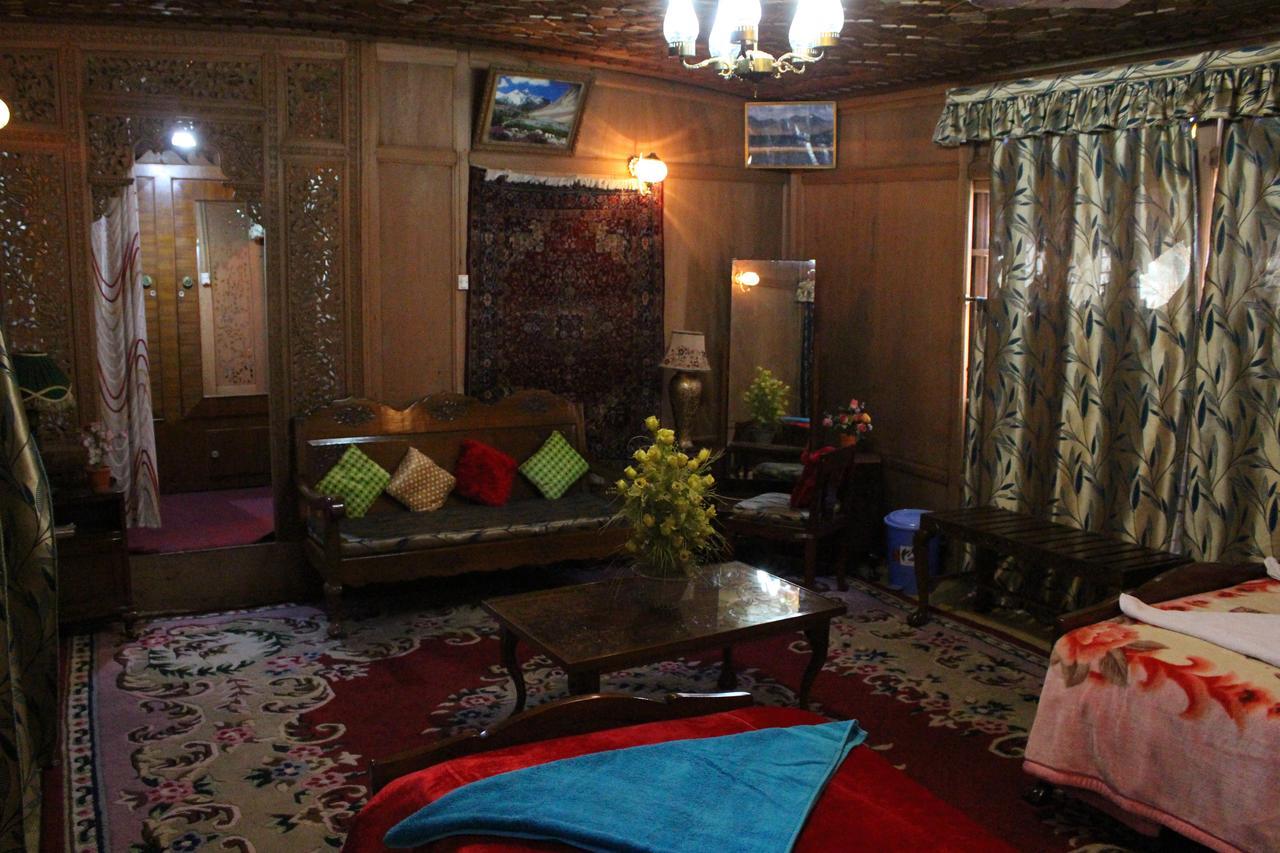 Chicago Group Of Houseboats Otel Srīnagar Dış mekan fotoğraf