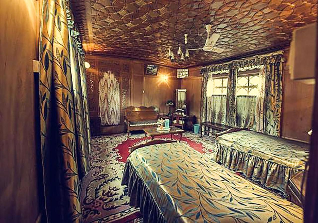 Chicago Group Of Houseboats Otel Srīnagar Dış mekan fotoğraf