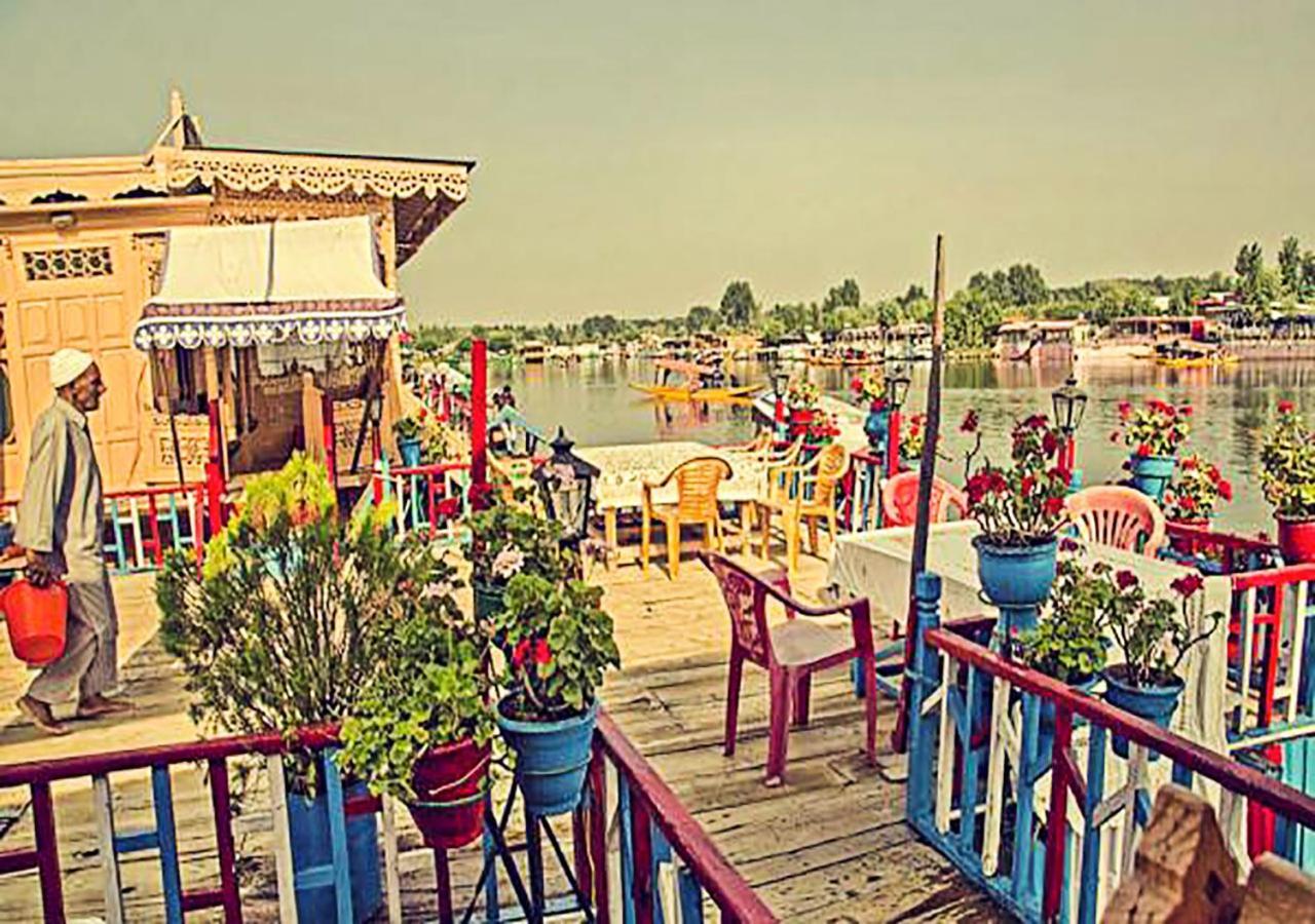 Chicago Group Of Houseboats Otel Srīnagar Dış mekan fotoğraf