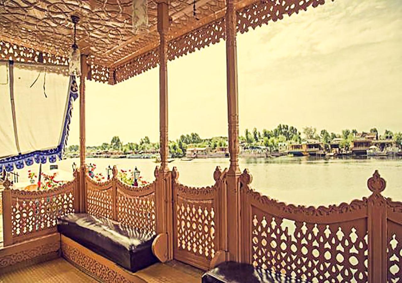 Chicago Group Of Houseboats Otel Srīnagar Dış mekan fotoğraf